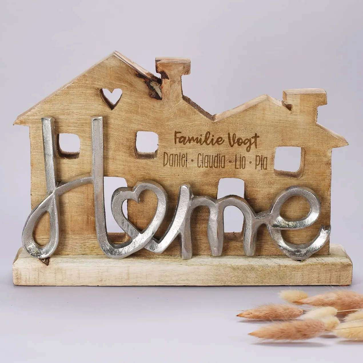 Graviertes Haus aus Mangoholz mit Ihren Wunschtexten