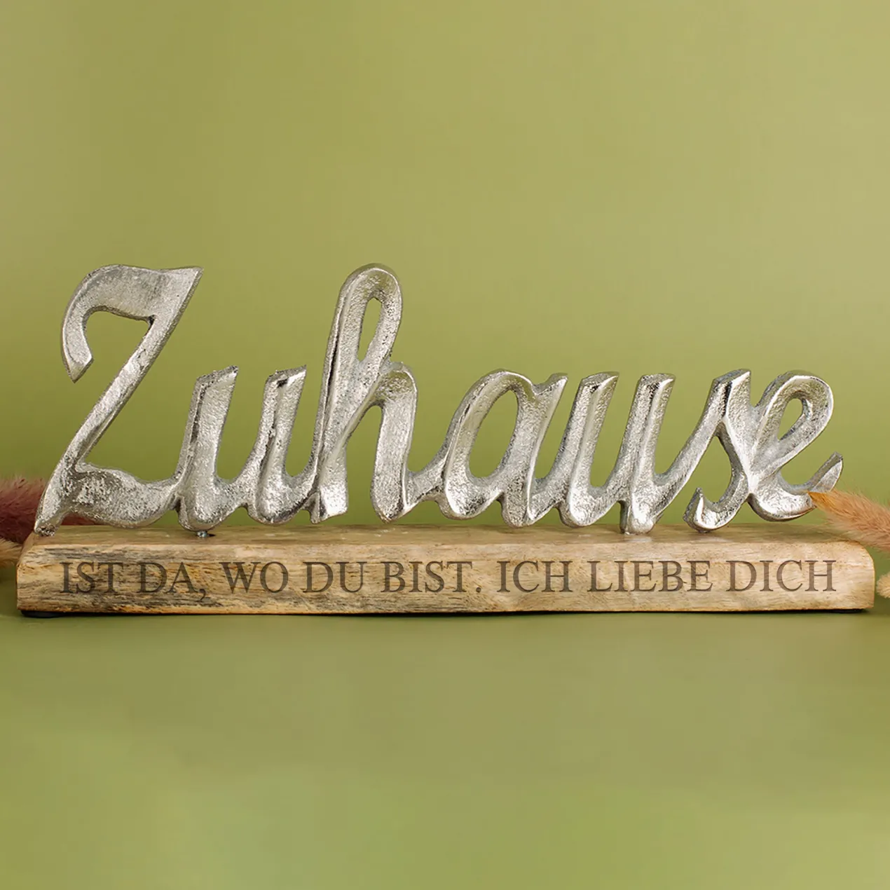 Gravierte Skulptur "Zuhause" mit Wunschtext - Dekoration aus Aluminium mit Holzsockel