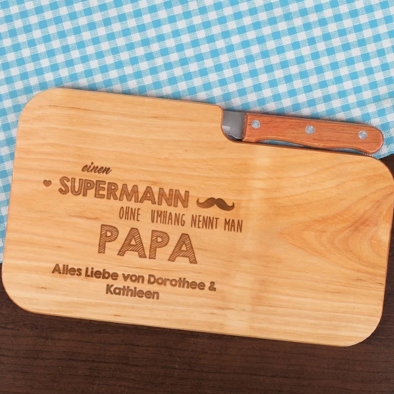 graviertes Schneidebrett mit Messer für super Papas