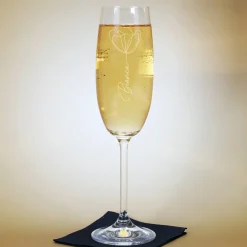 Graviertes Sektglas mit moderner Blüte und Ihrem Wunschnamen