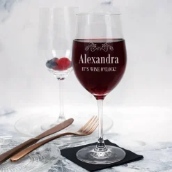 Graviertes Weinglas IT'S WINE O'CLOCK! mit Name