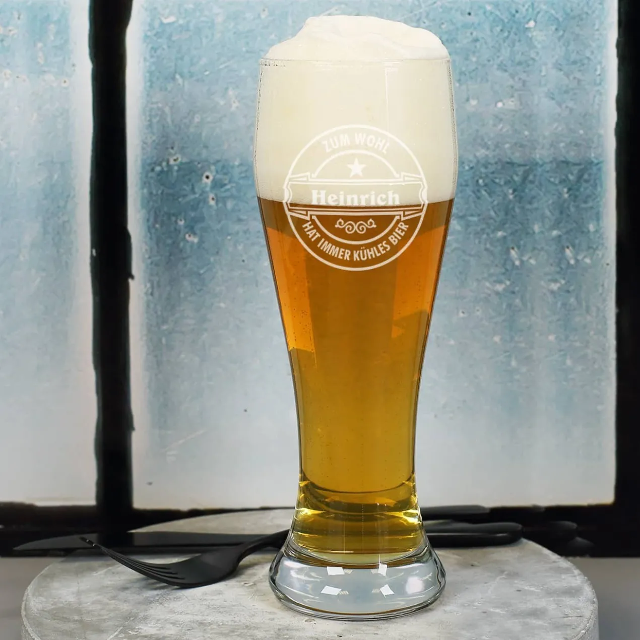 graviertes Weizenbierglas Zum Wohl mit Wunschname