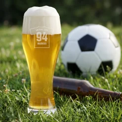Graviertes Weizenglas für Fußballer mit Wunschtext, Zahl und Namen in zwei Größen