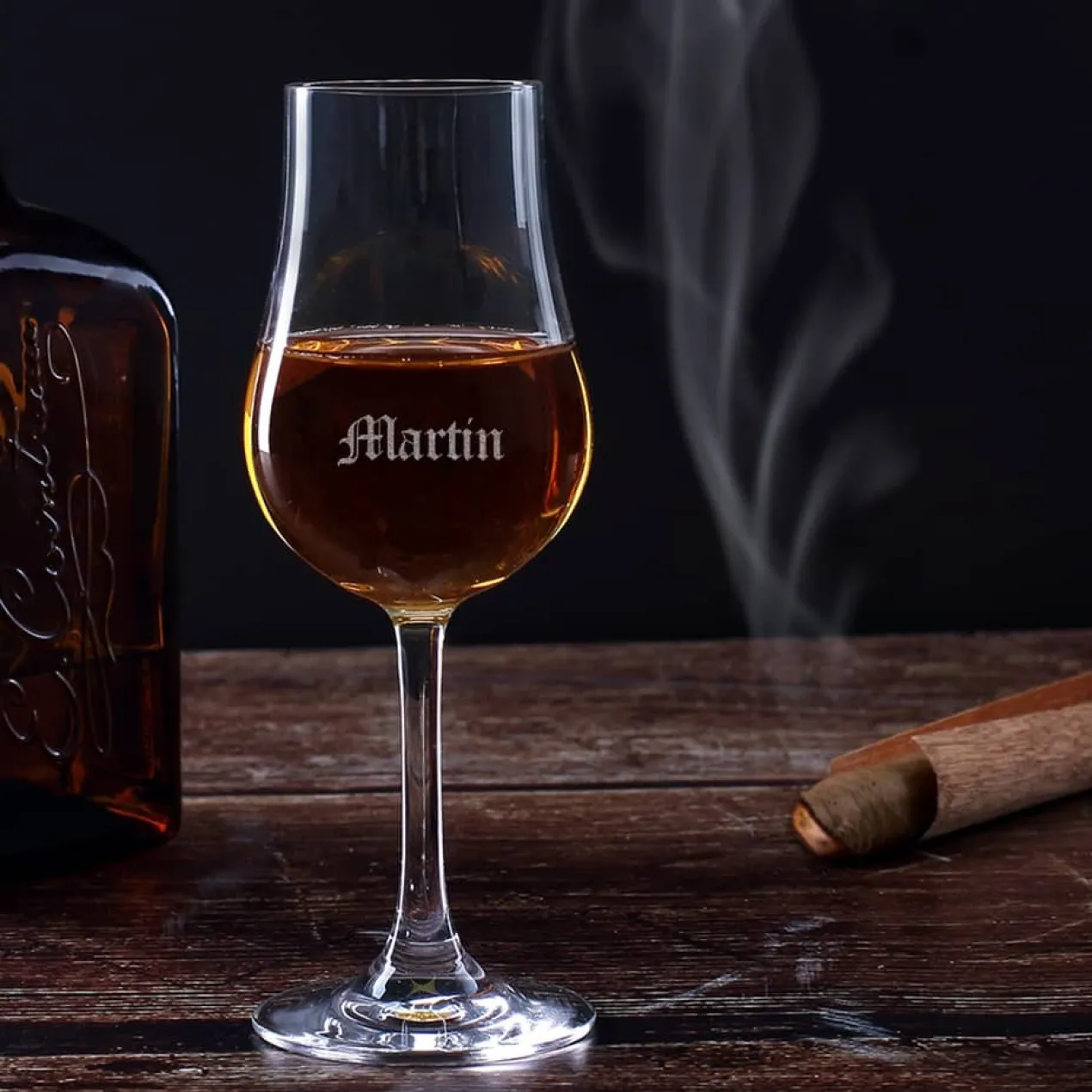Graviertes Whisky-Stielglas mit Wunschnamen