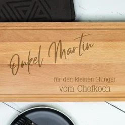 Graviertes XXXL Servierbrett aus gedämpftem Buchenholz - personalisiert mit Name und Wunschtext