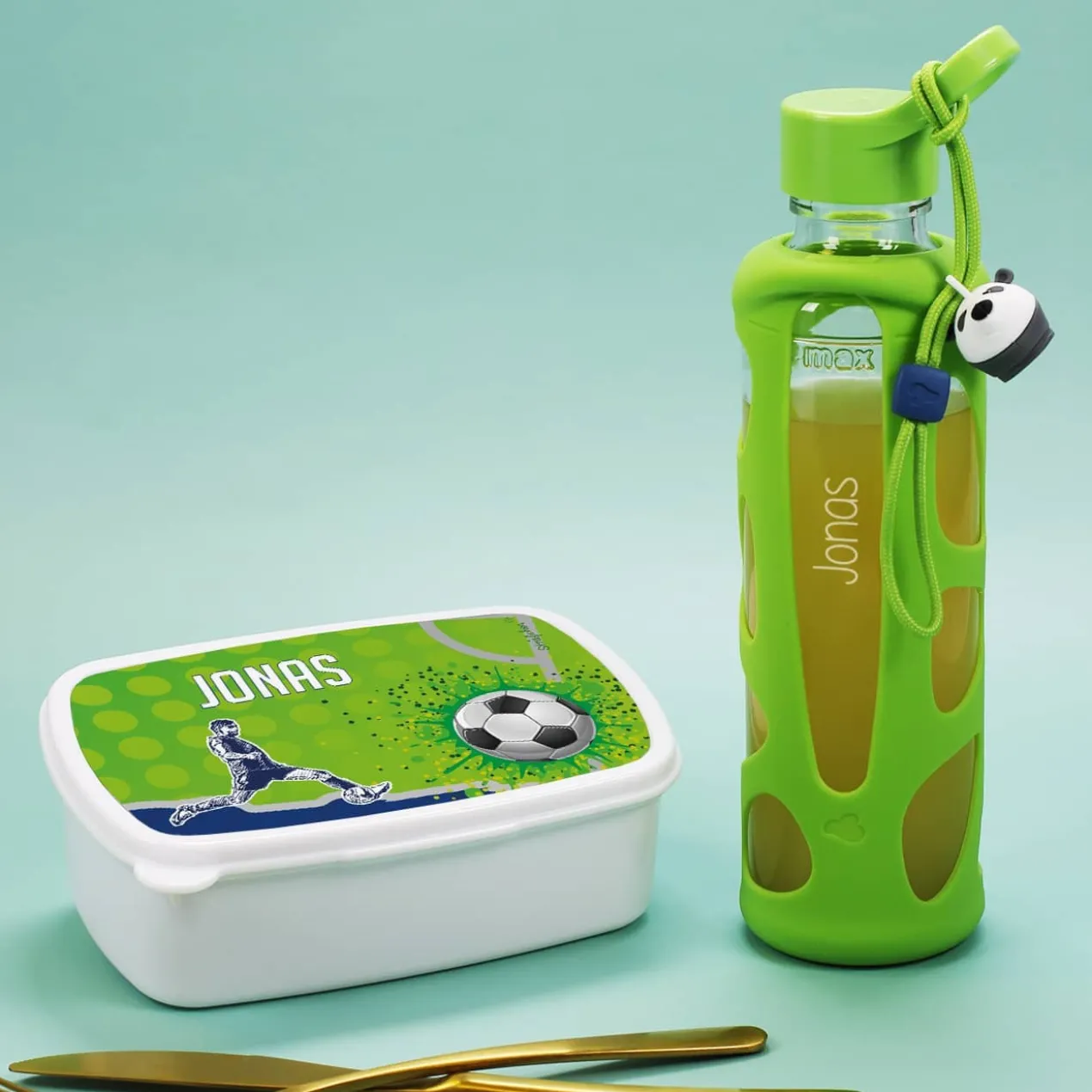 Gravierte Trinkflasche im Set mit bedruckter Fußball-Brotdose für Kinder