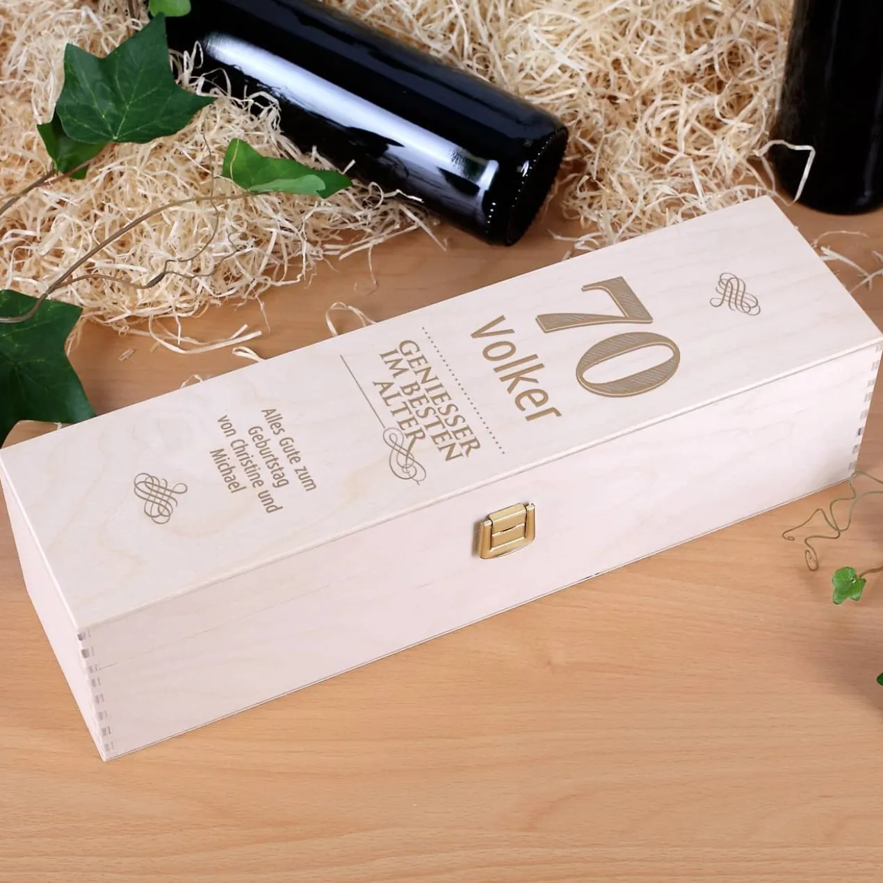 Gravierte Wein-Geschenkbox aus Holz - Geniesser im besten Alter -