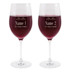 2 gravierte Weingläser It's Wine O'Clock mit Wunschnamen