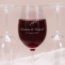 2 gravierte Weingläser mit Herz und Rosen zur Hochzeit