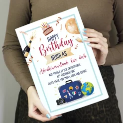 Große Glückwunschkarte zum Geburtstag als Reisegutschein mit Name und Wunschtextzeilen