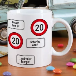 große Kaffeetasse zum 20. Geburtstag mit Verkehrszeichen - 20 -