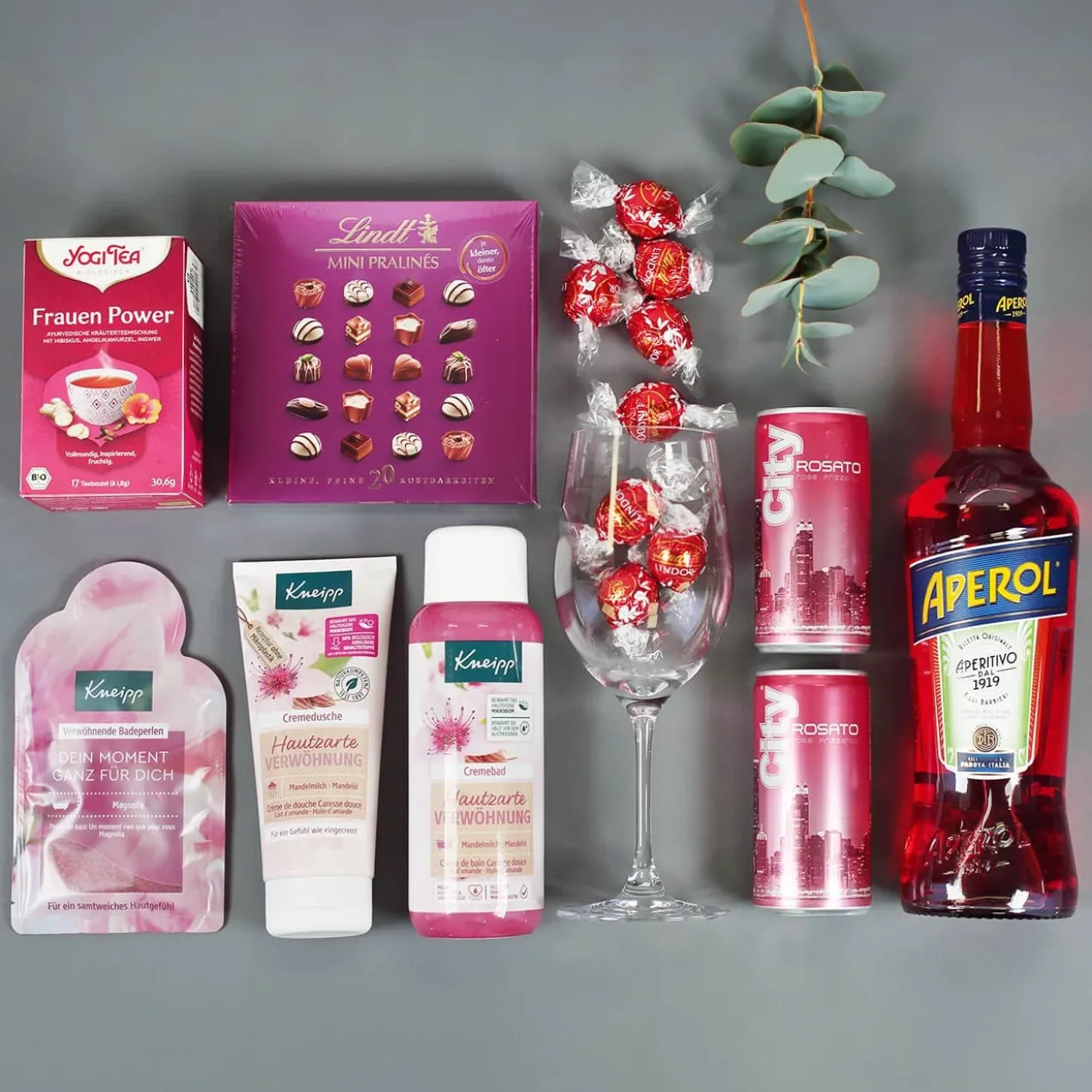 Großer Geschenkkorb zu Weihnachten mit Ihrem Wunschtext