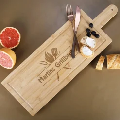 Großes Bambusbrett mit Grillmotiv und Wunschtext