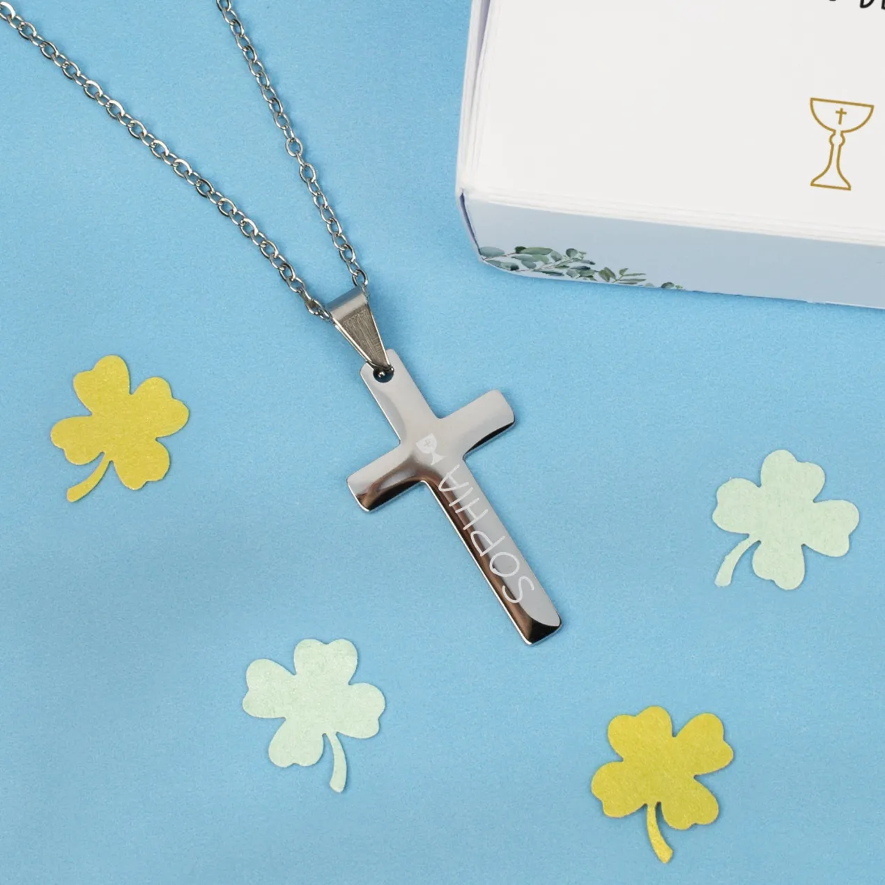 Halskette mit graviertem Kreuz zu Kommunion, Konfirmation, Taufe in Geschenkbox