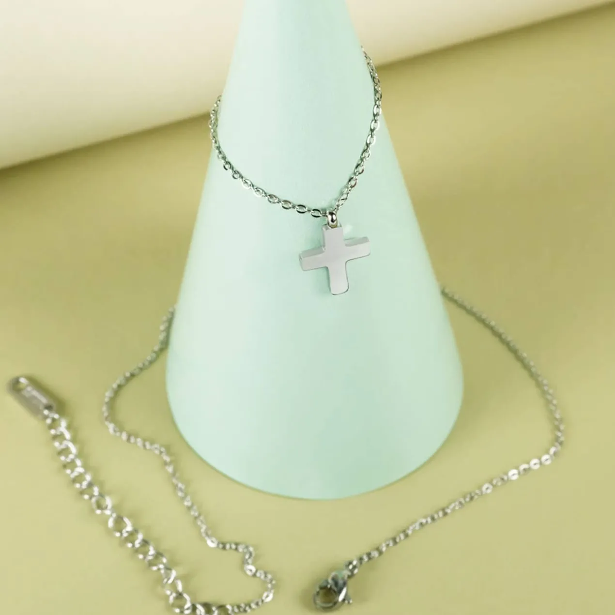 Halskette mit Kreuz Anhänger in Geschenkbox mit Name und Wunschtext
