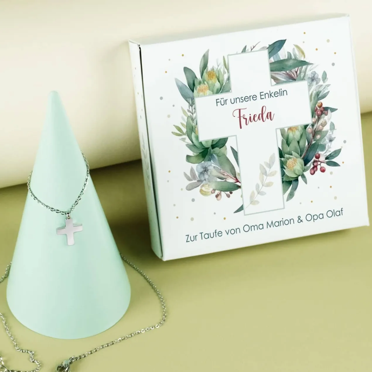 Halskette mit Kreuz Anhänger in Geschenkbox mit Name und Wunschtext