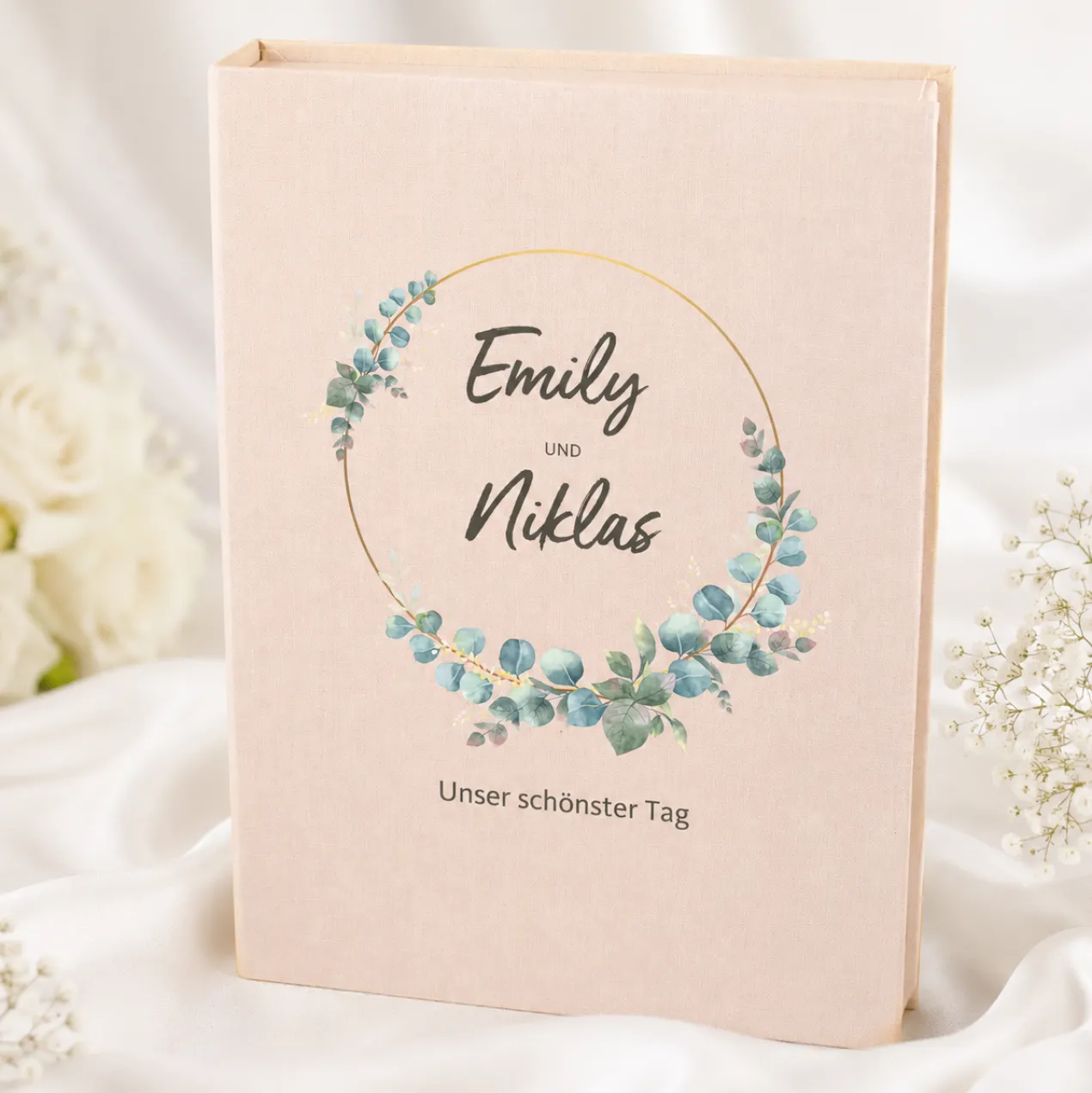 Handgefertigte Erinnerungsbox zur Hochzeit | Personalisierte Fotobox in Buch Form mit Eukalyptus Kranz