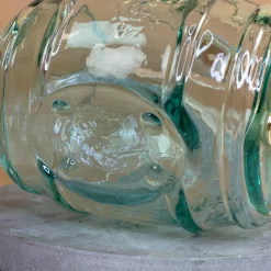 Handgefertigtes Weinfass aus recyceltem Glas mit Initiale & Name | Geschenk für Wein Liebhaber