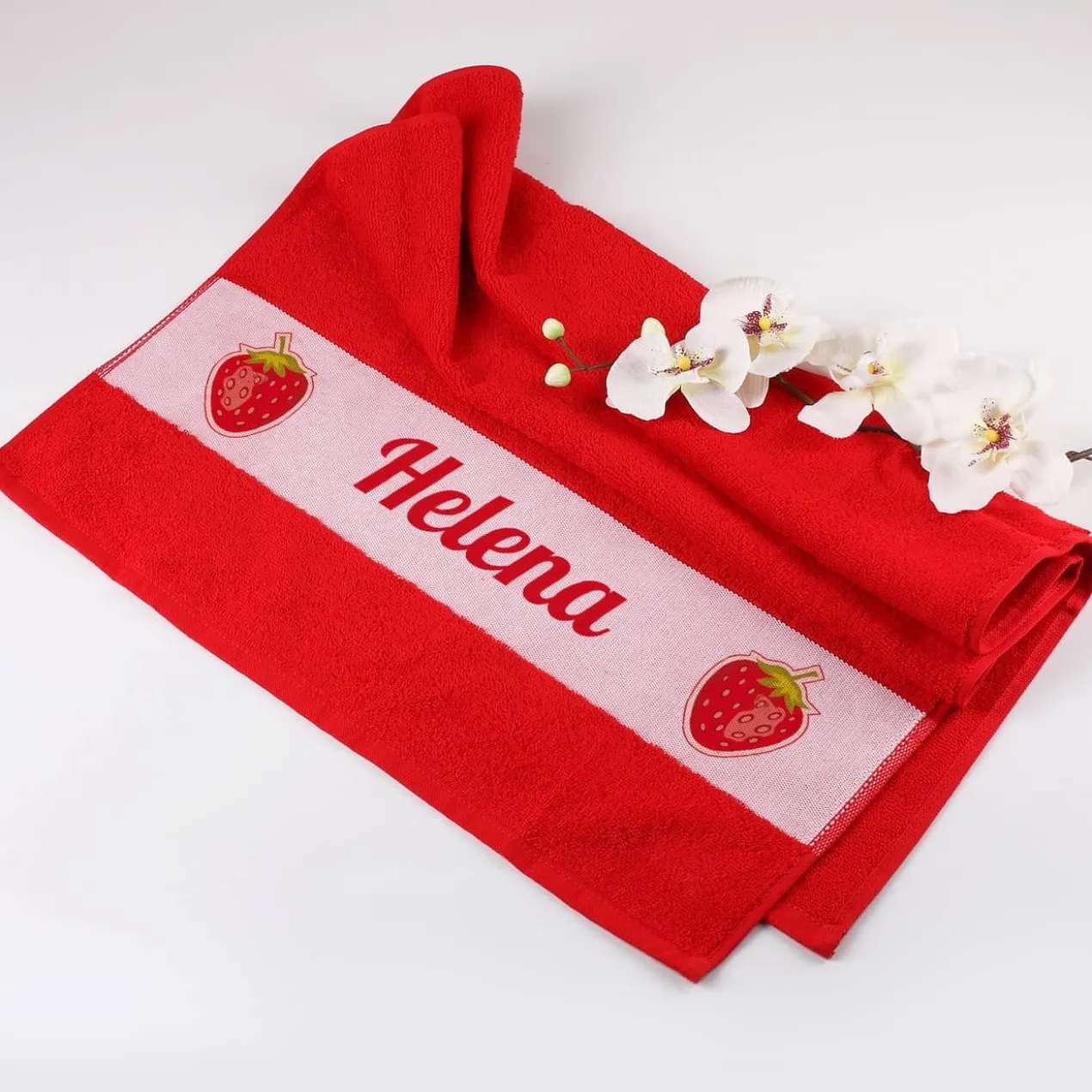 Handtuch in rot mit Erdbeeren und Wunschname