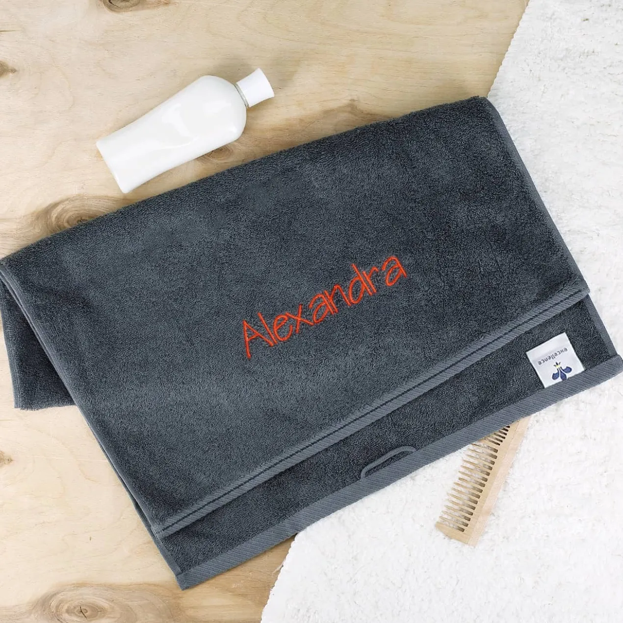 Handtuch in schiefergrau mit Name bestickt, 3 Größen auswählbar, Badetuch, Gästehandtuch