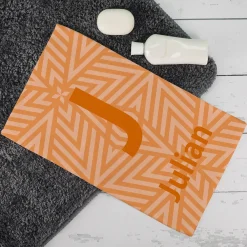 Handtuch in 3 verschiedenen Größen mit Initiale und Name personalisiert und Mustern in knalligen Far