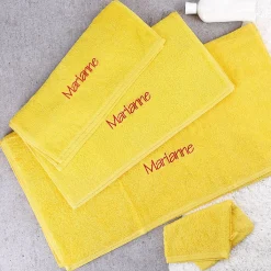 Handtuchset in löwenzahngelb mit Name gestickt, 4-teilig