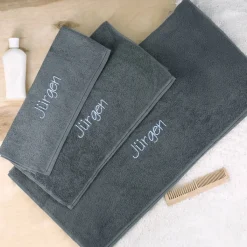 Handtuchset in schiefergrau, 3-teilig mit Namensstick