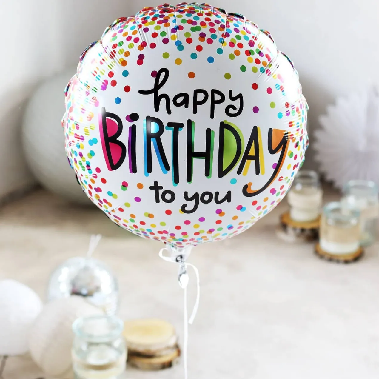 Happy Birthday Geschenkset aus Secco, Glas, Schokolade und Folienballon