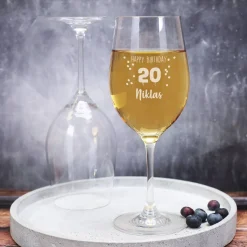 Happy Birthday 20 - graviertes Weinglas zum 20. Geburtstag mit Name