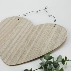 Herz aus Holz zum Aufhängen