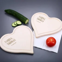2 Herzbrettchen mit Wunschnamen und Datum