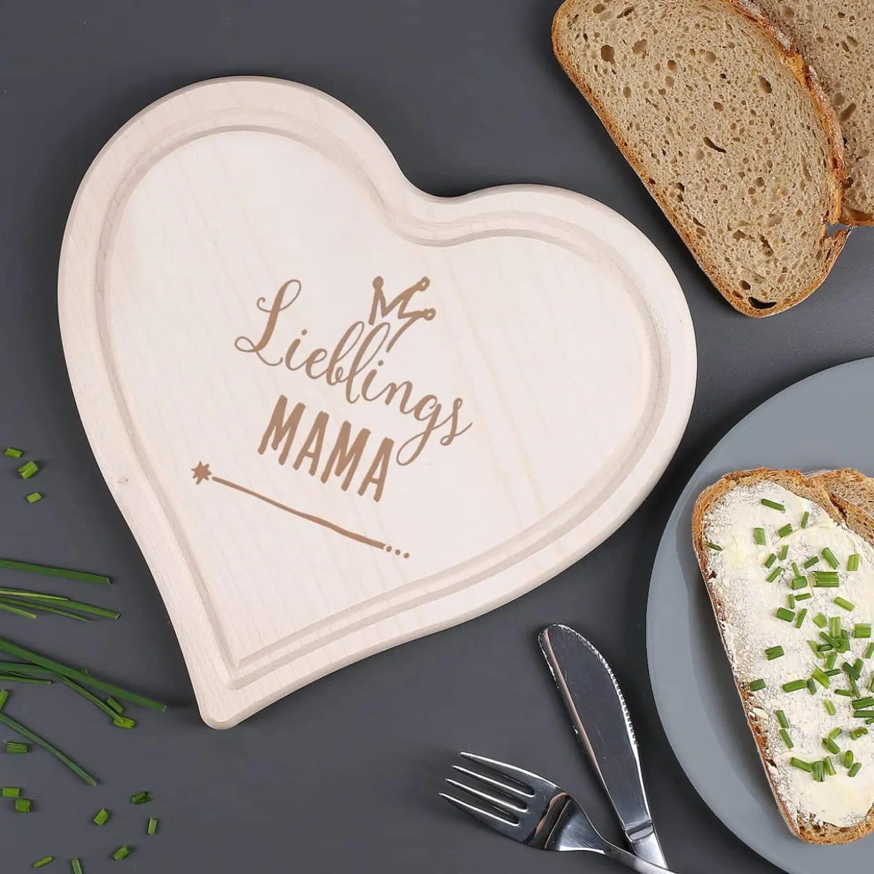 Herz-Frühstücksbrett "Lieblings..." mit Ihrem Wunschtext graviert, 24 cm