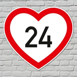 Herzförmiges PVC-Schild mit Wunschalter zum Geburtstag