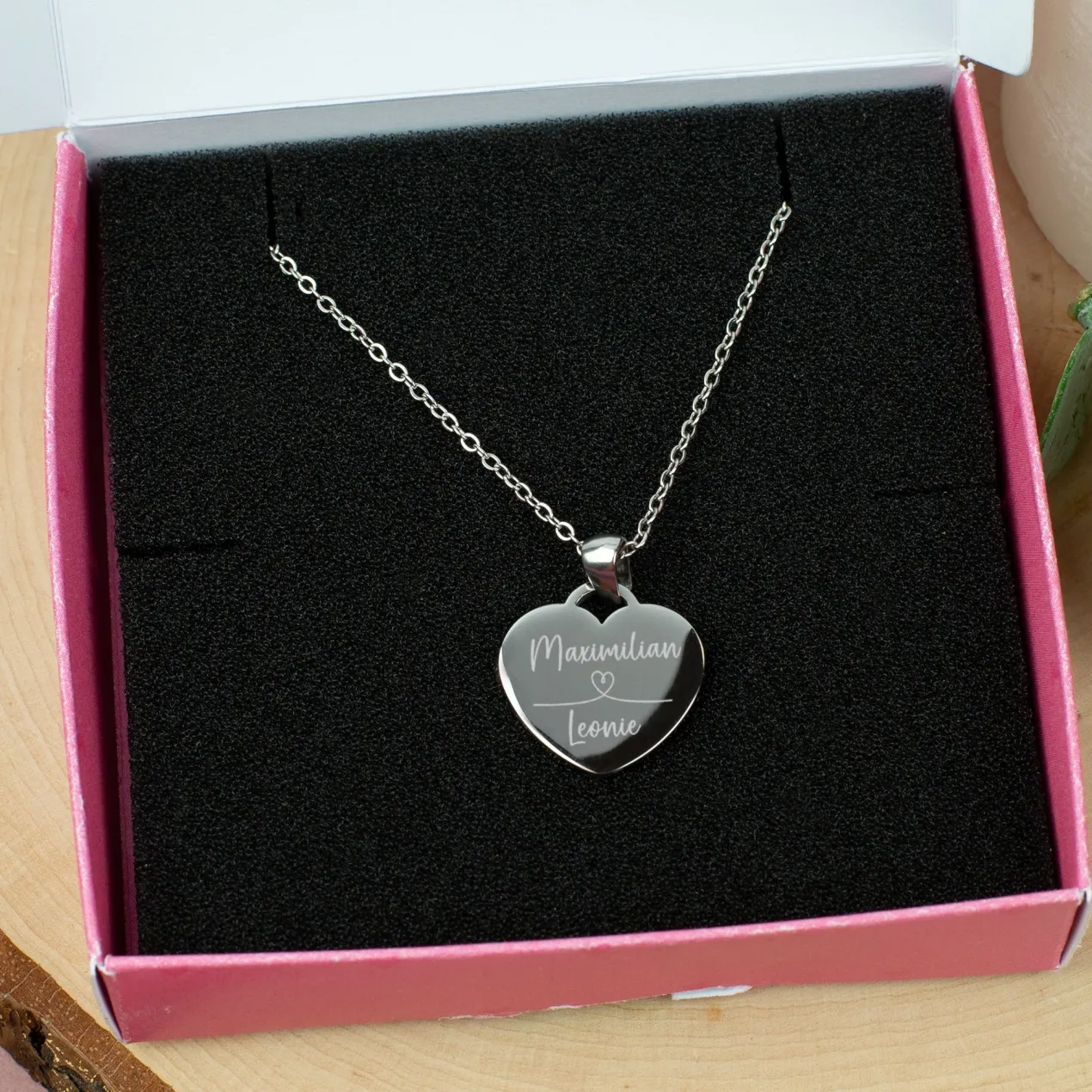 Herzkette mit Gravur in Geschenkbox - Scheiß auf Valentinstag ich liebe dich jeden Tag