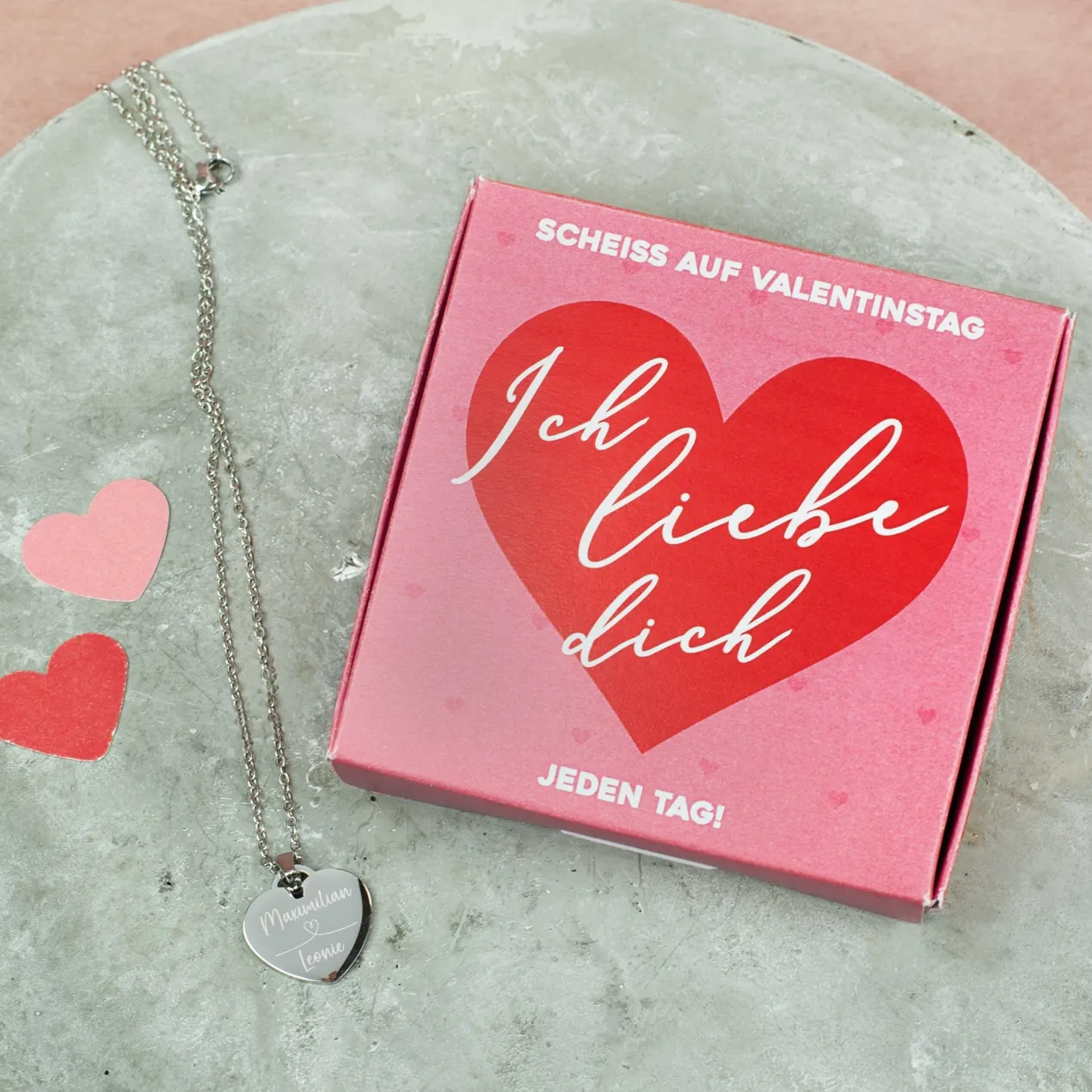 Herzkette mit Gravur in Geschenkbox - Scheiß auf Valentinstag ich liebe dich jeden Tag