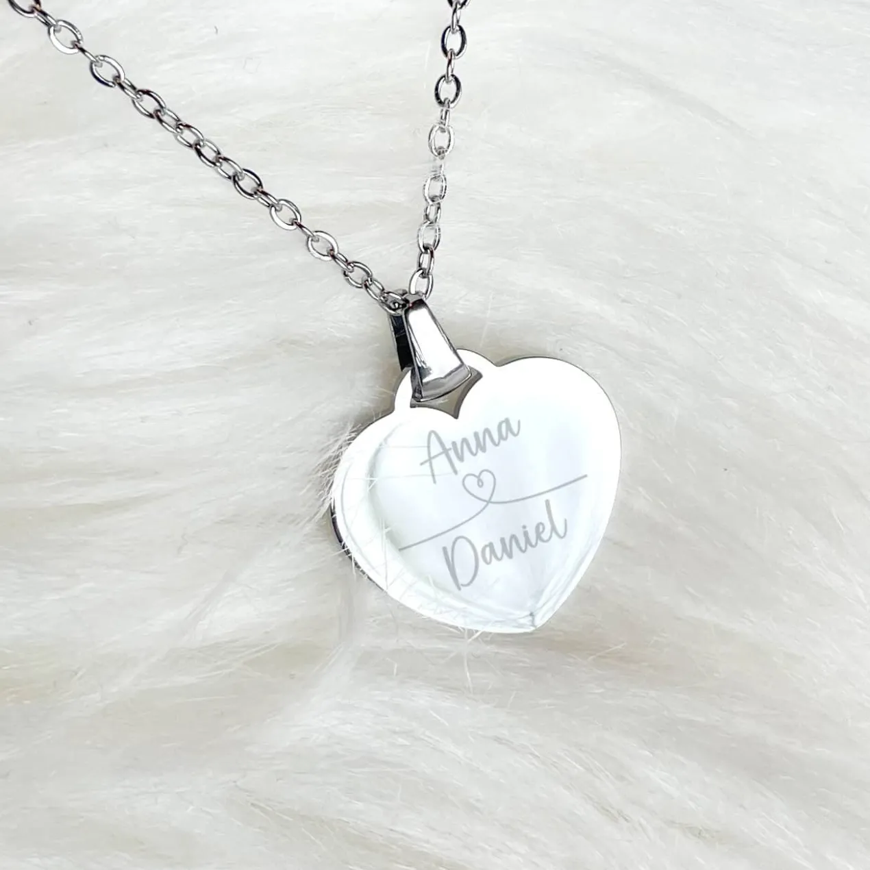 Herzkette mit Gravur in Geschenkbox - Scheiß auf Valentinstag ich liebe dich jeden Tag