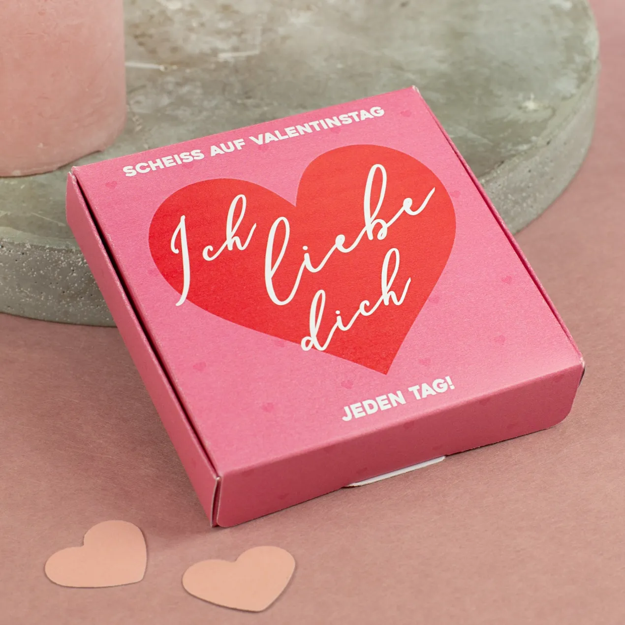 Herzkette mit Gravur in Geschenkbox - Scheiß auf Valentinstag ich liebe dich jeden Tag