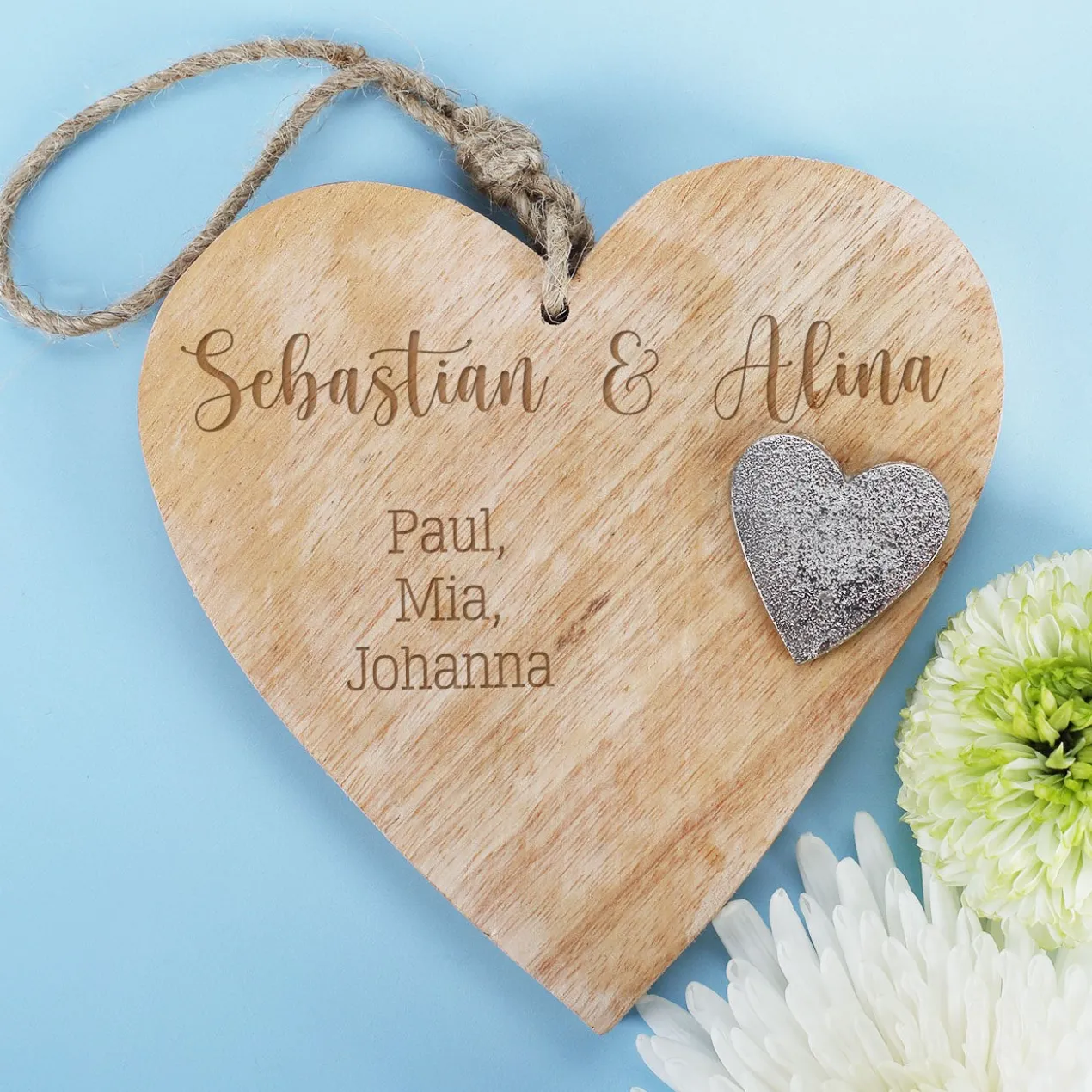 Herz mit Namen & Wunschtext graviert | Geschenk aus Holz zur Hochzeit, Valentinstag & für Paare