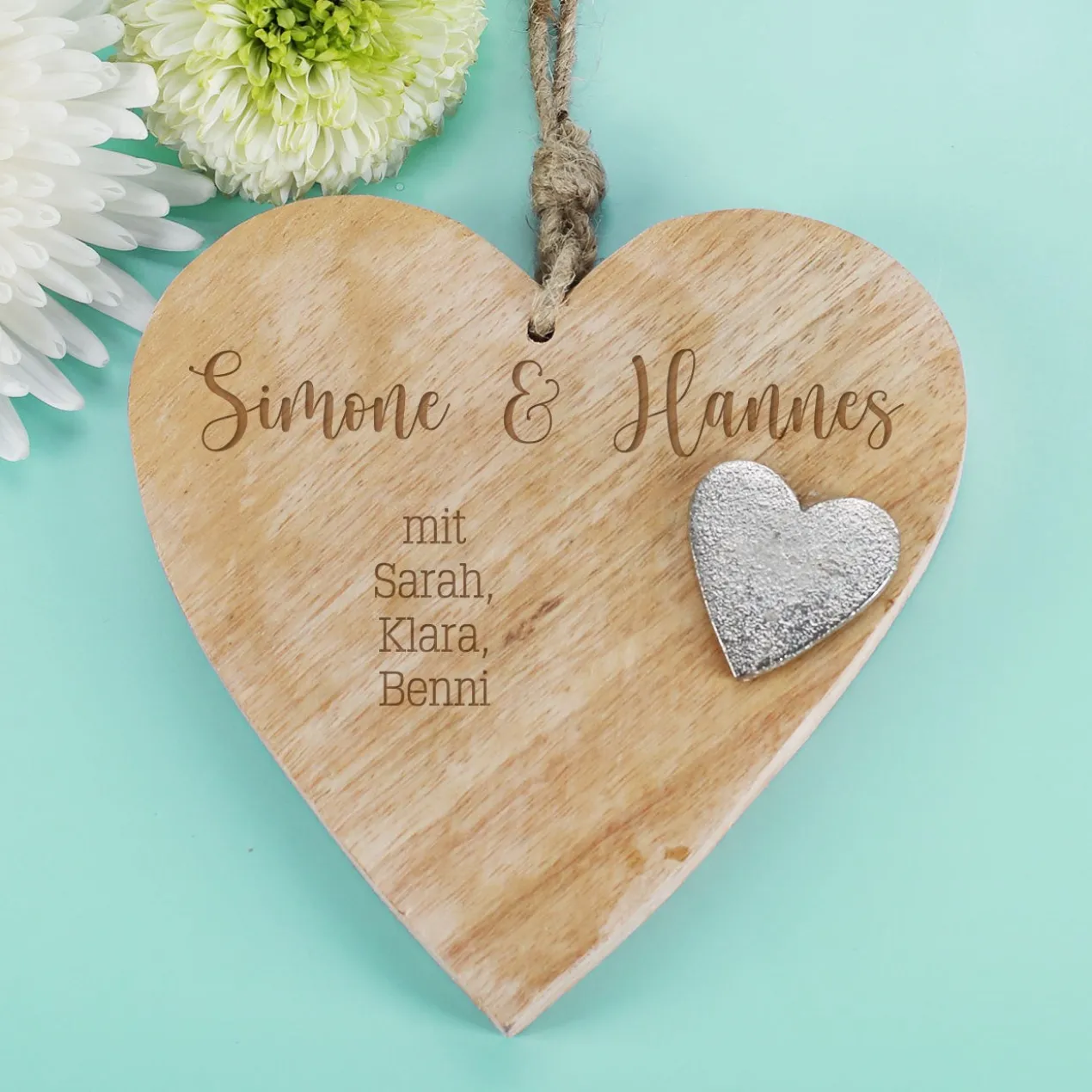 Herz mit Namen & Wunschtext graviert | Geschenk aus Holz zur Hochzeit, Valentinstag & für Paare