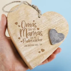Herz 'Omas sind wie Mamas, nur mit Puderzucker' als personalisiertes Geschenk für Oma mit Wunschtext