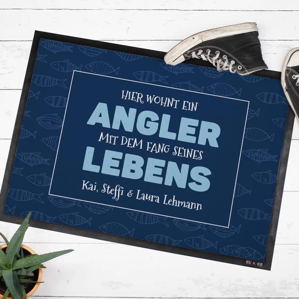 Hier wohnt ein Angler mit dem Fang seines Lebens - Fußmatte mit Wunschtext
