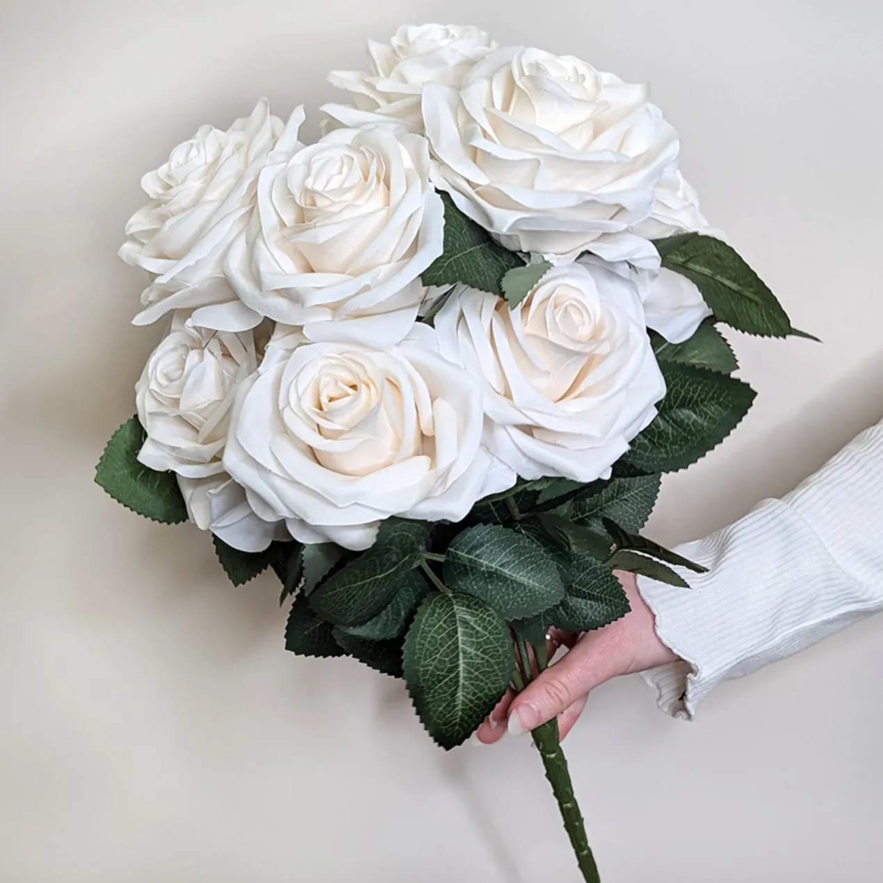 Hochwertiger Kunstblumenstrauß Rosen – Rosa Dijon | Cremeweiß | 10 Seidenblumen | 42 cm