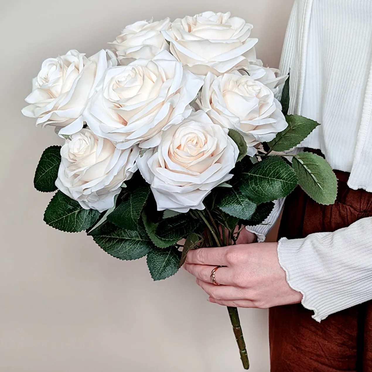 Hochwertiger Kunstblumenstrauß Rosen – Rosa Dijon | Cremeweiß | 10 Seidenblumen | 42 cm