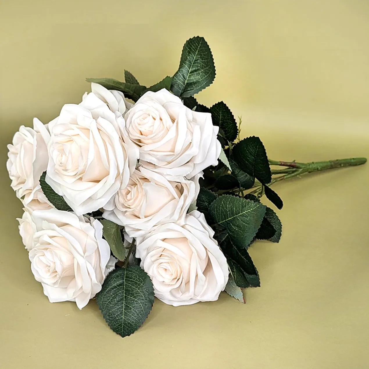 Hochwertiger Kunstblumenstrauß Rosen – Rosa Dijon | Cremeweiß | 10 Seidenblumen | 42 cm