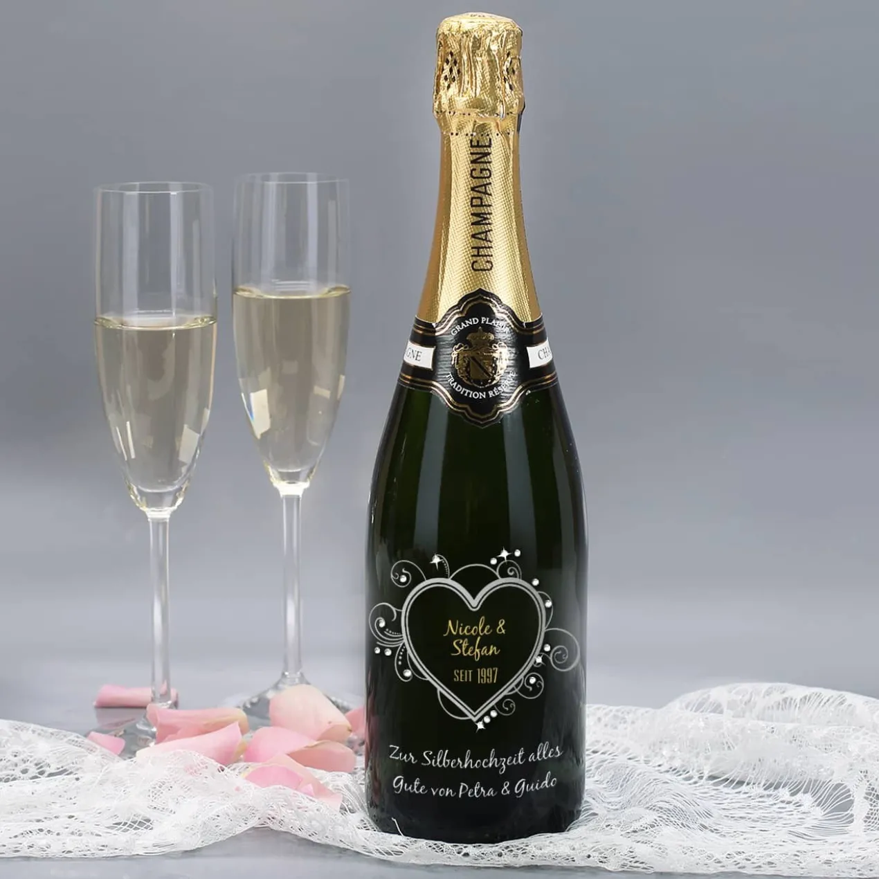 Hochzeitschampagner mit Gravur veredelt mit Swarovski Strasssteinen