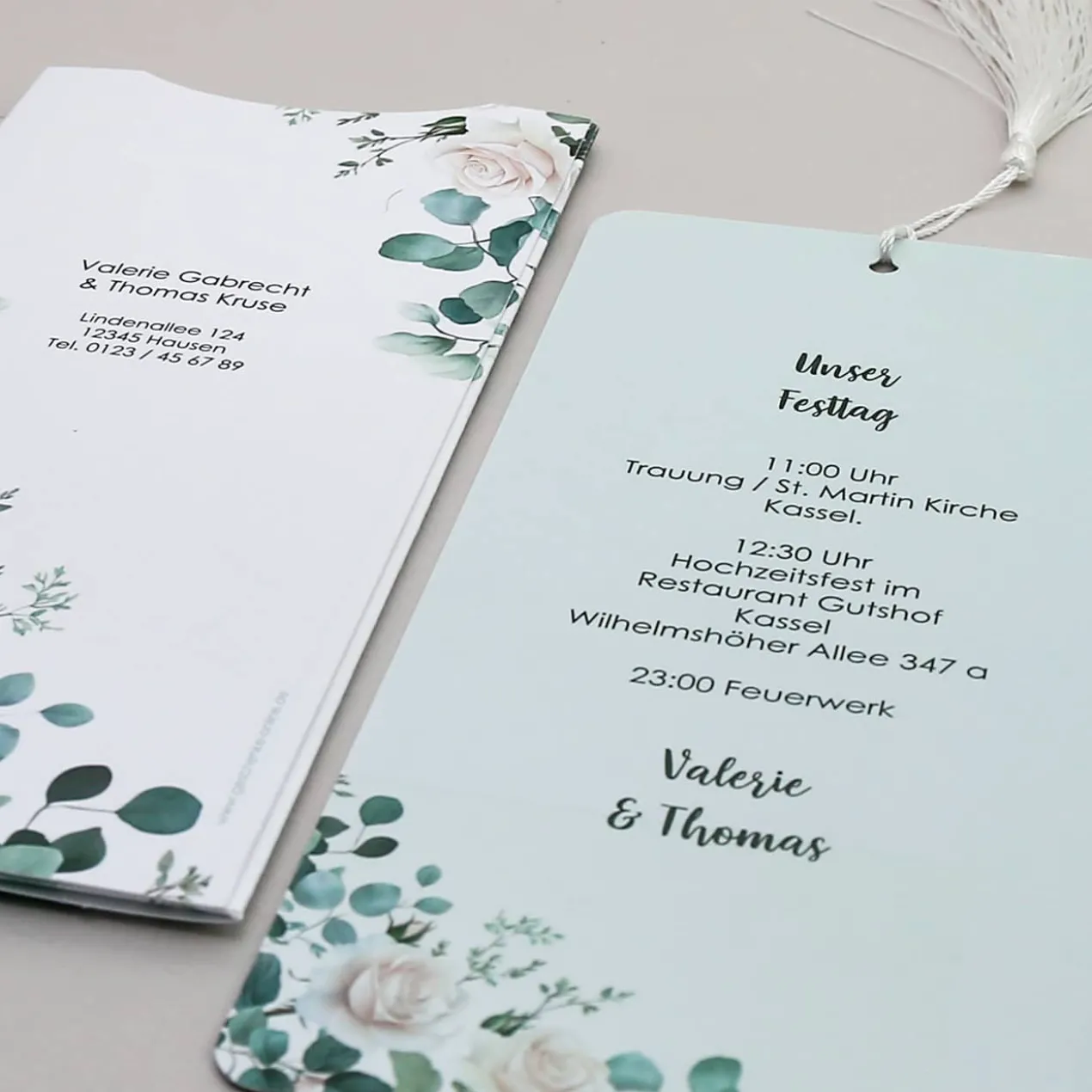 Hochzeitseinladung mit Rosenmotiv - elegante Ziehkarte mit Quaste