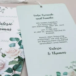 Hochzeitseinladung mit Rosenmotiv - elegante Ziehkarte mit Quaste