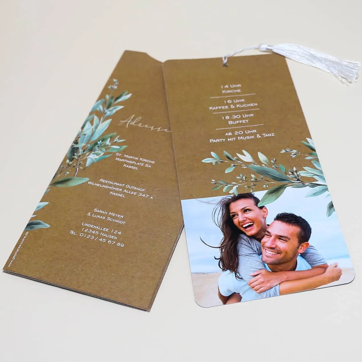 Hochzeitseinladung Ziehkarte in Kraftpapier-Optik mit Olivenzweigen & Quaste