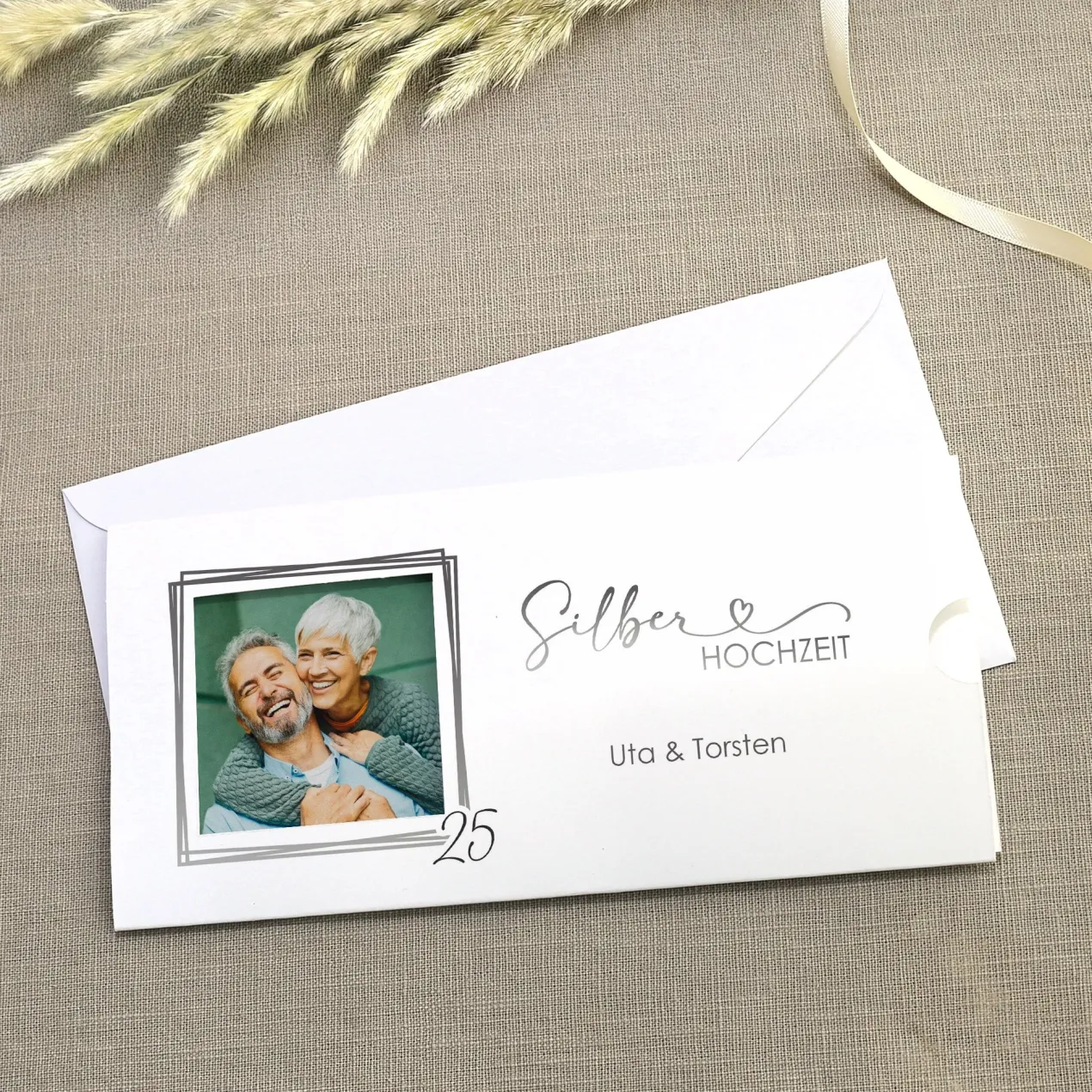 Hochzeitseinladung - Ziehkarte mit zwei Fotos zur Silberhochzeit mit Wunschdaten