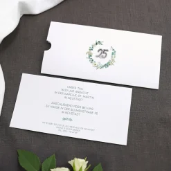 Hochzeitseinladung - Ziehkarte mit zwei Fotos zur Silberhochzeit mit Wunschdaten und Blatt-Blütenmotiv